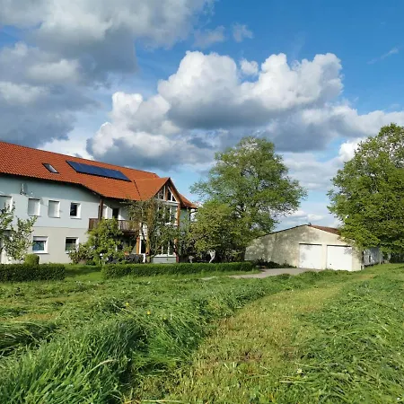 Auszeit-wohnung In Idyllischer Lage Auf Dem Generationenhof Feuchtwangen